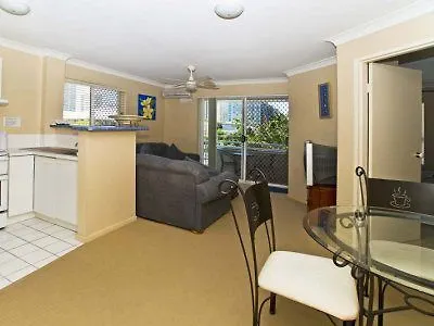 Апарт-отель Budds Beach Apartments Серферс Парадайс